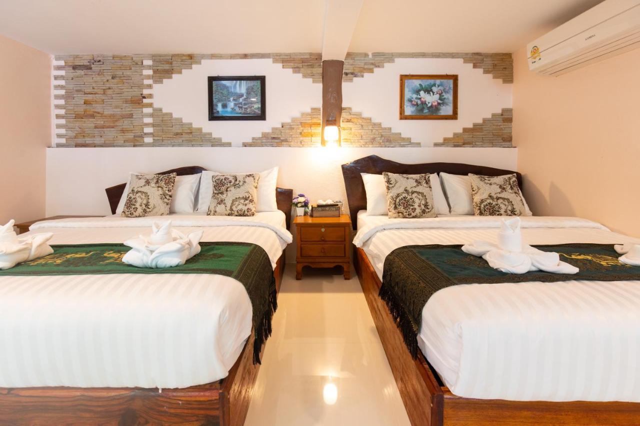 Naiyang Discovery Beach Resort SHA Nai Yang Beach Exterior foto