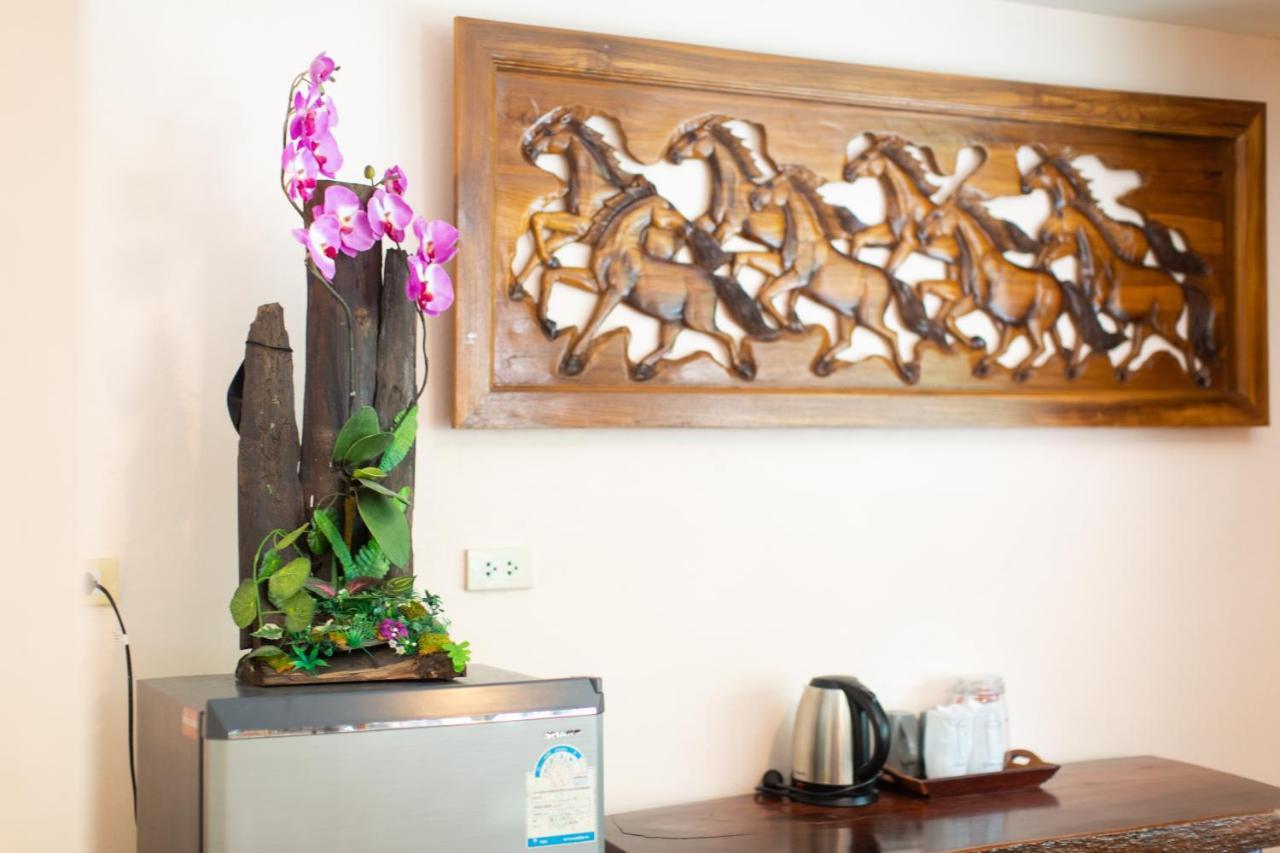 Naiyang Discovery Beach Resort SHA Nai Yang Beach Exterior foto