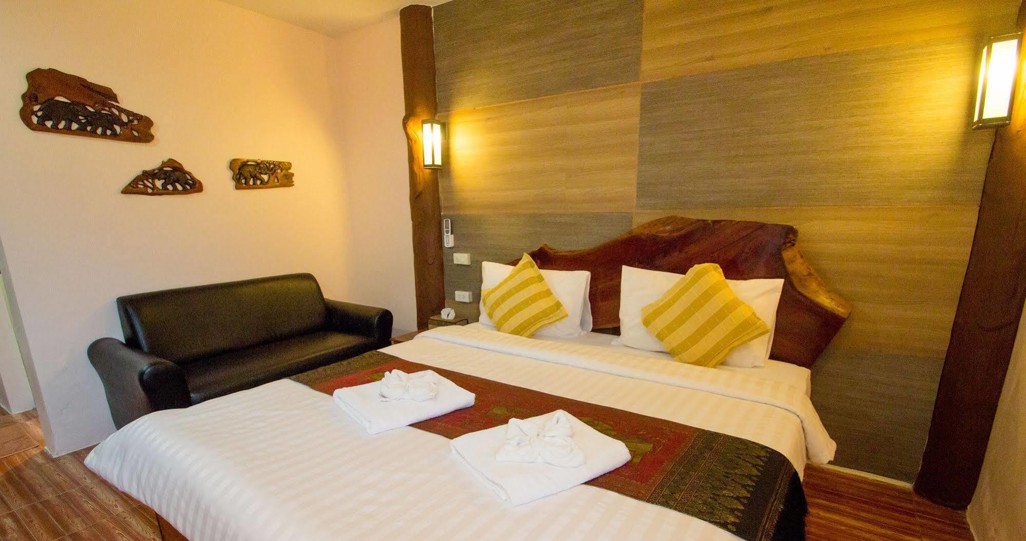 Naiyang Discovery Beach Resort SHA Nai Yang Beach Exterior foto